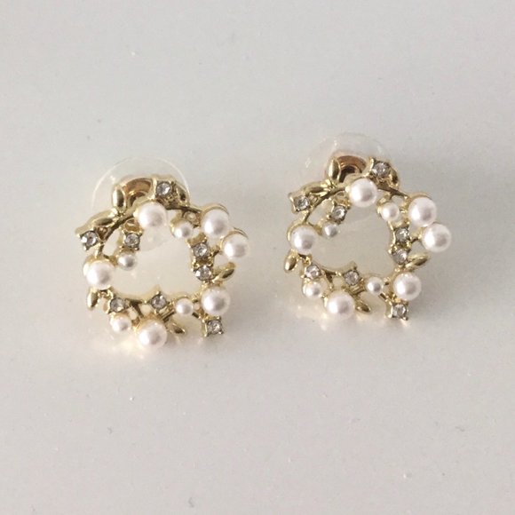 Wreath Earrings - Picture 1 of 1